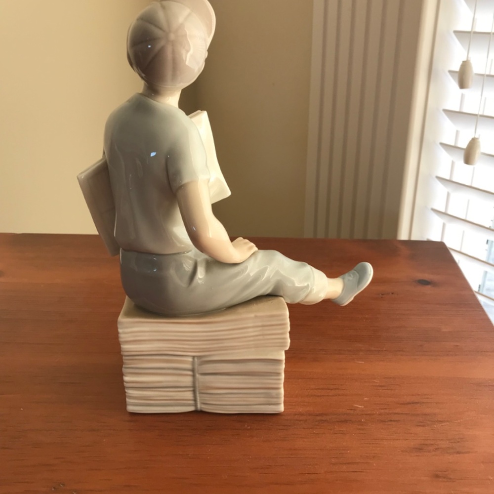 vintage NAO by Lladró paperboy - Picture 3 of 5